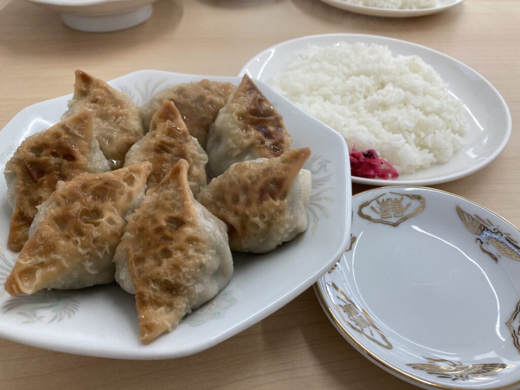 中央亭・餃子中（８個）とライス