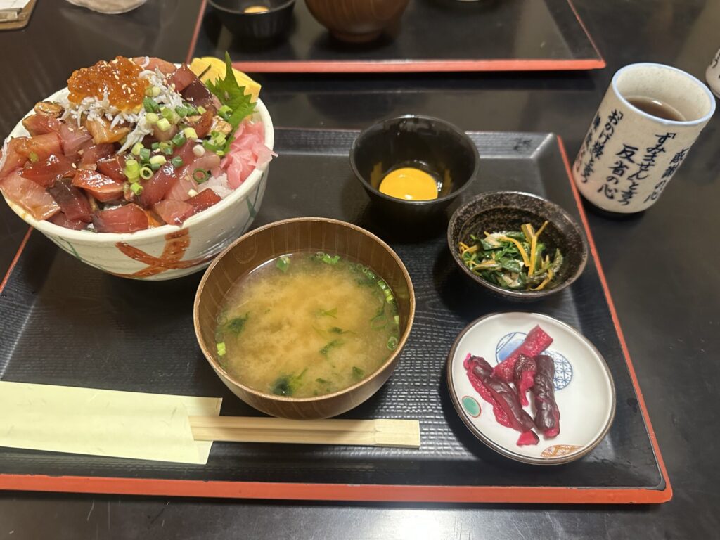 まかない漁師丼ぶり（大盛り）