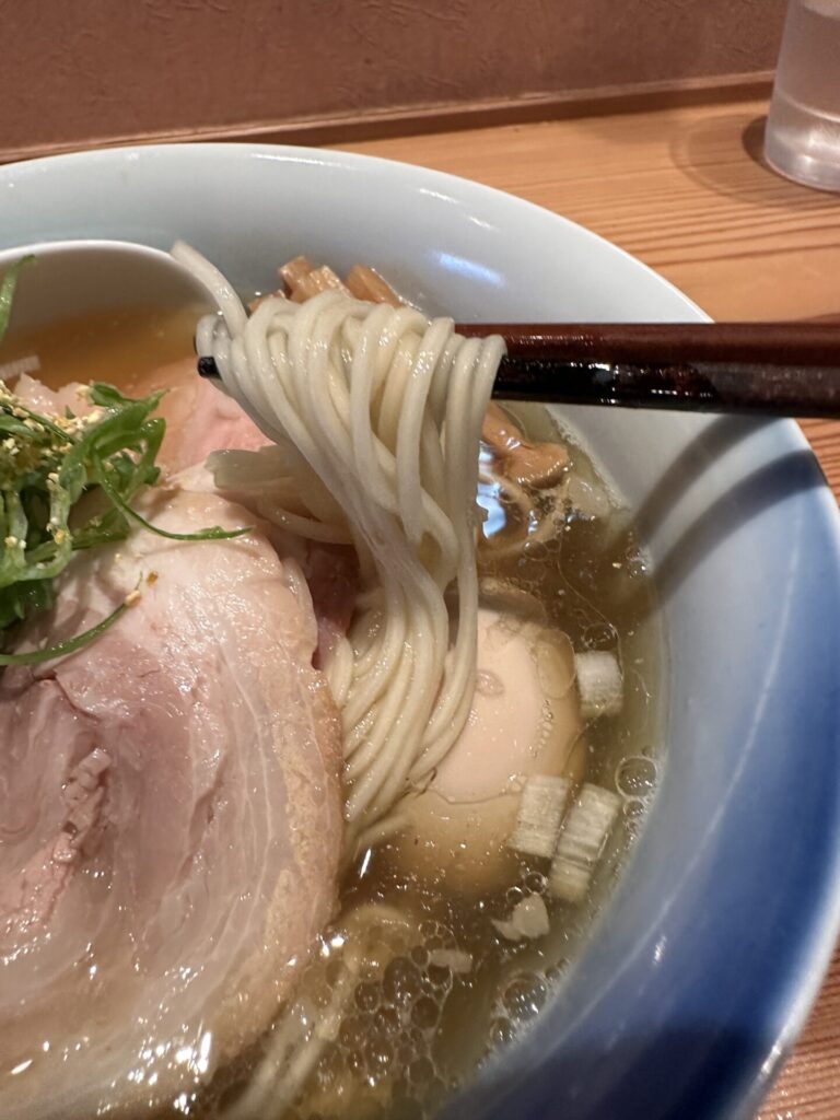 ストレートの細麺