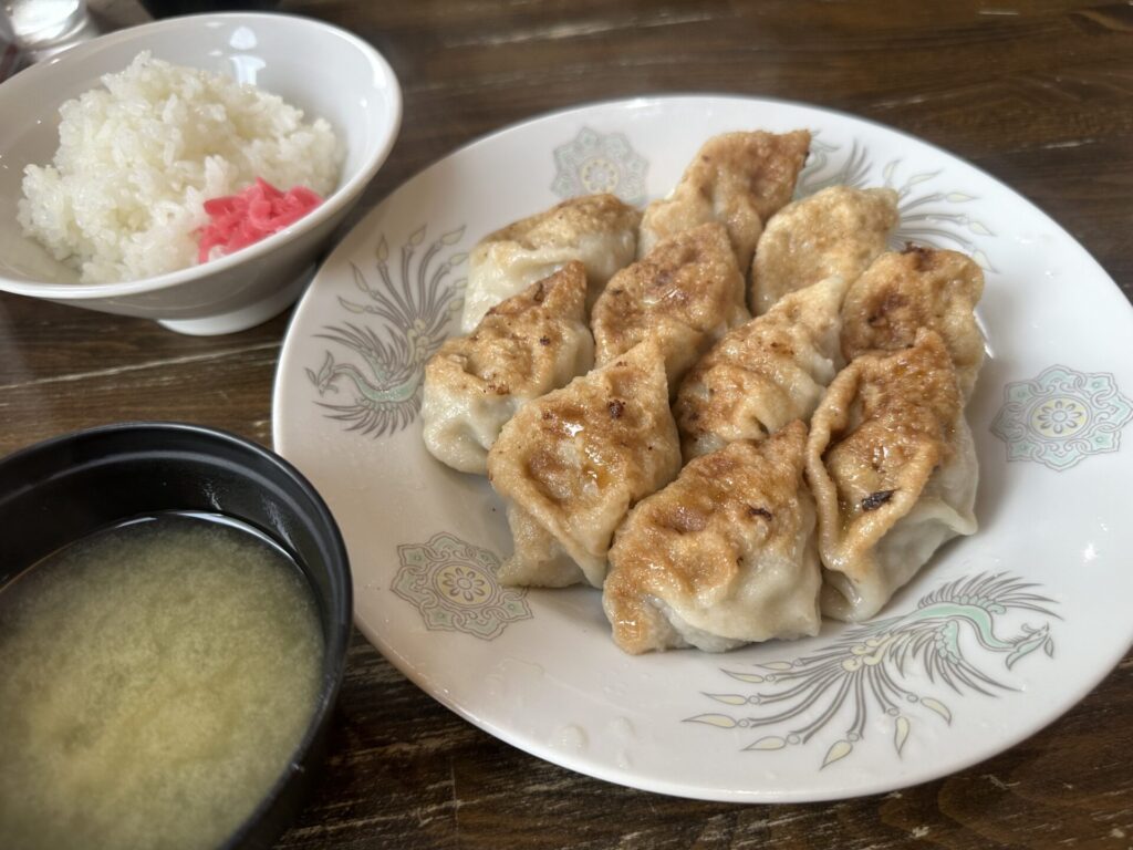 北口亭・餃子大（10個）とライス