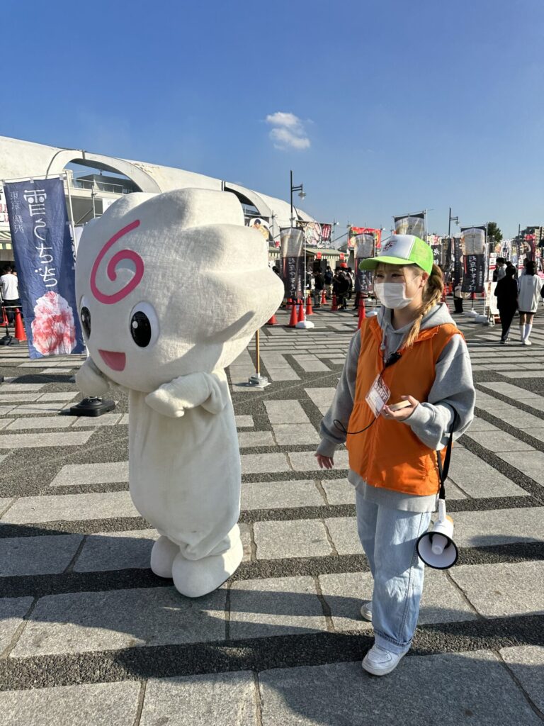 東京ラーメンフェスタ2023：ラーメンデータベースの公式キャラクターのなるとちゃん