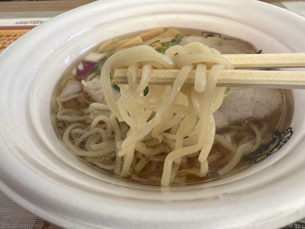 東京ラーメンフェスタ2023：拳ラーメンの京鴨と羅臼昆布の塩そばの細麺