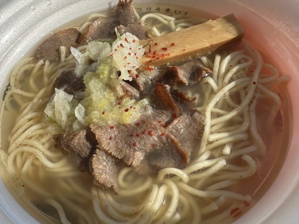 東京ラーメンフェスタ2023：仙臺くろくの特製ねぎダレ！牛タン塩中華そば2023のクローズアップ