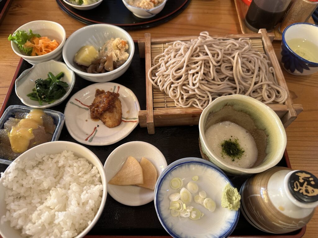 島勝：そば定食（とろろ付き）