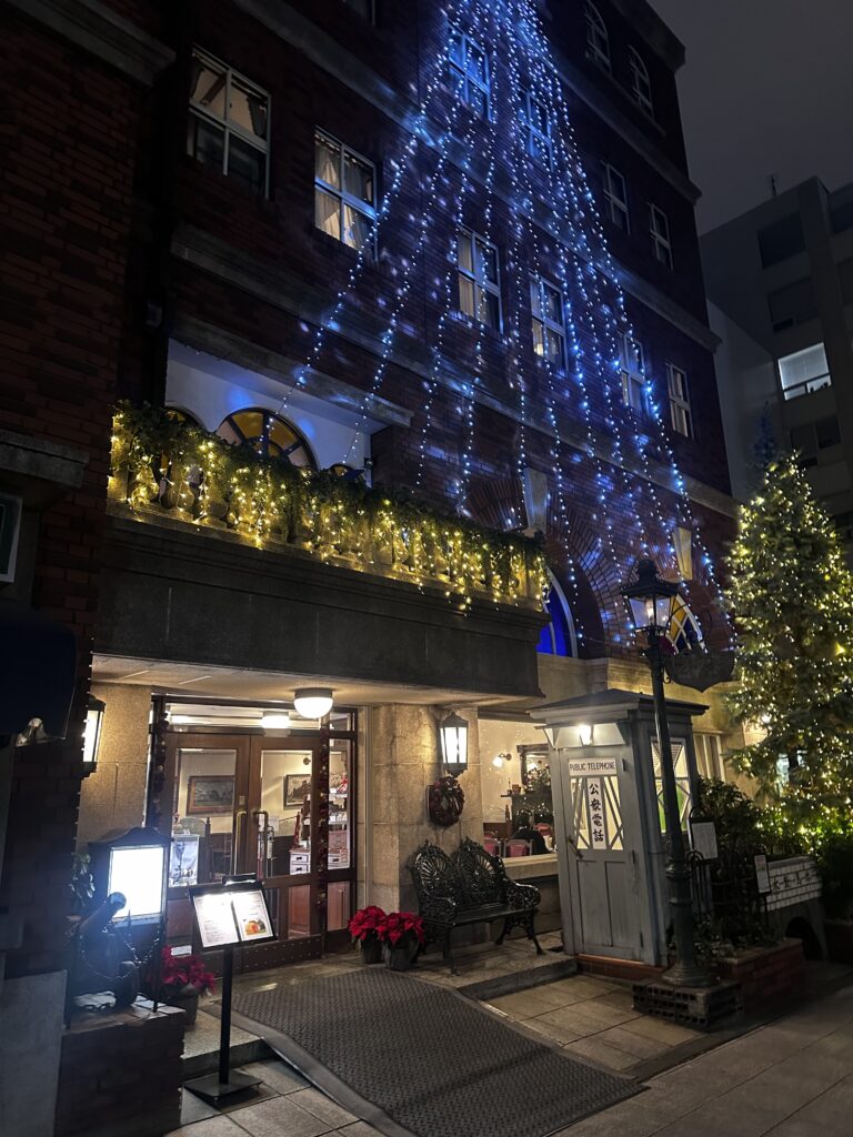 馬車道十番館：店舗外観夜景