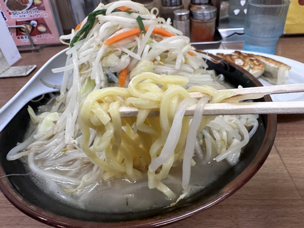 らーめんまるとも：タンメンの中太麺