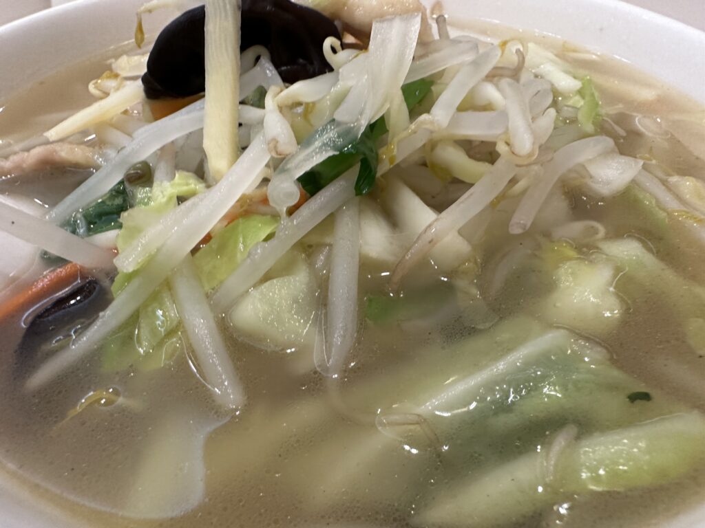 生香園新館：湯麺のクローズアップ