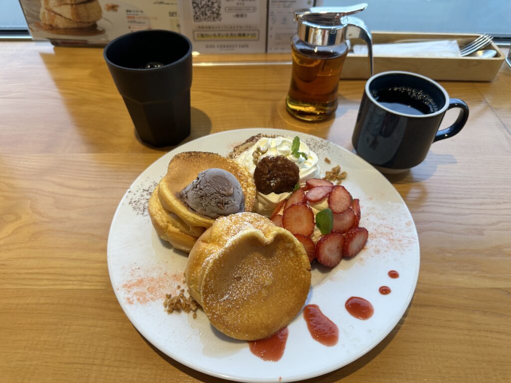 OISO CONNECT CAFÉ：いちごティラミスのパンケーキとコロンビア農園コーヒー（セット）